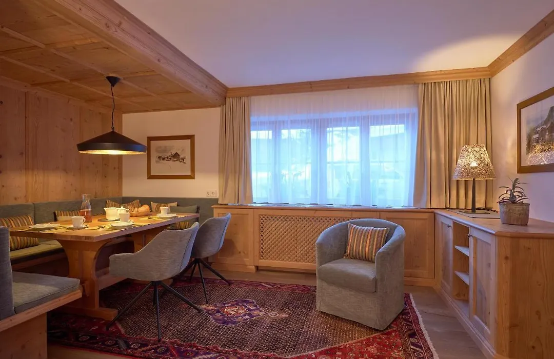 Hotel Garni Albona-1